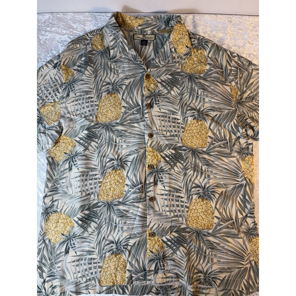 Tommy Bahama 100% Silk Hawaiian Camp Shirt Pineapple Print Mens L Tropical
